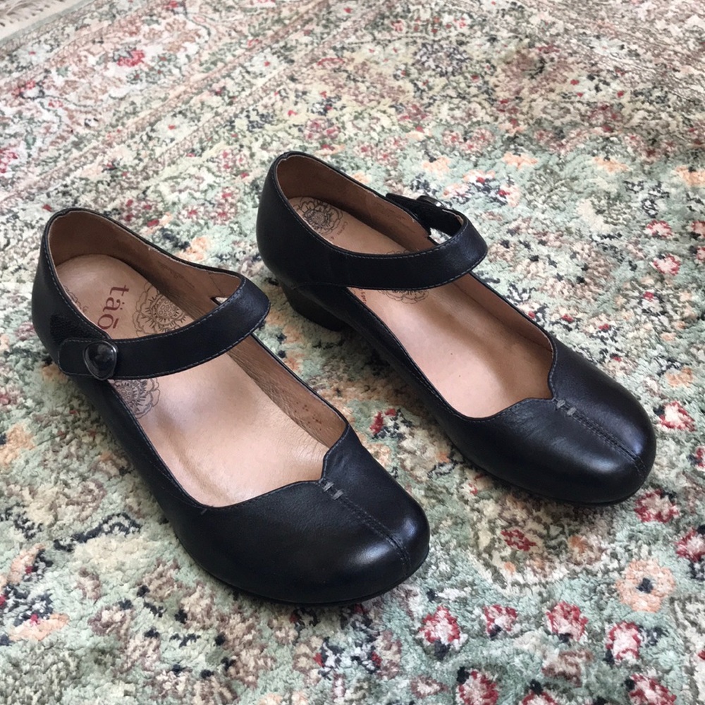 Taos, black Mary Jane shoes, size 40 EUR, 9 US.